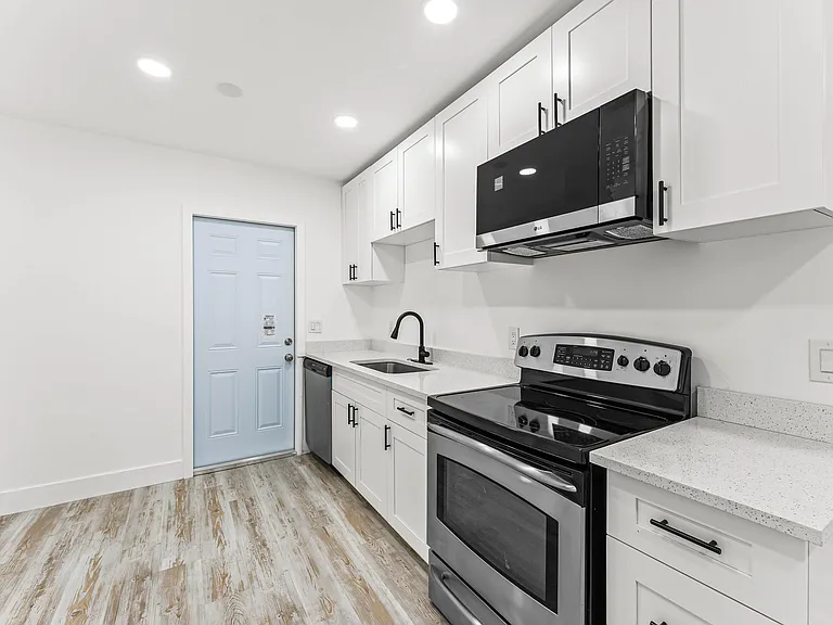 134 SW 14th Ave #A — Photo 6