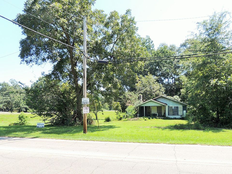 2nd image of 808 Main St