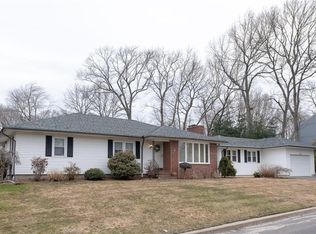 20 Fox Ridge Dr, Cranston, RI 02921