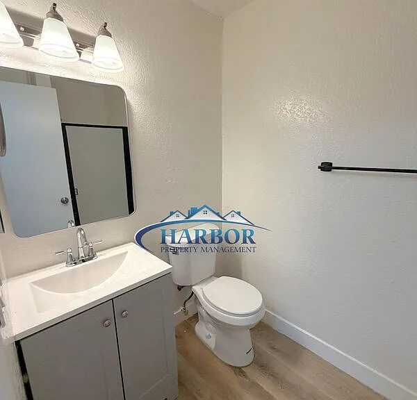 1621 E 5th St #3 — Photo 6