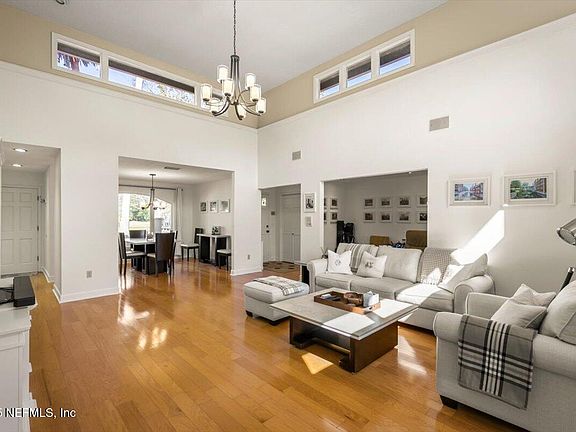 3rd image of 10120 COURTYARDS Place W