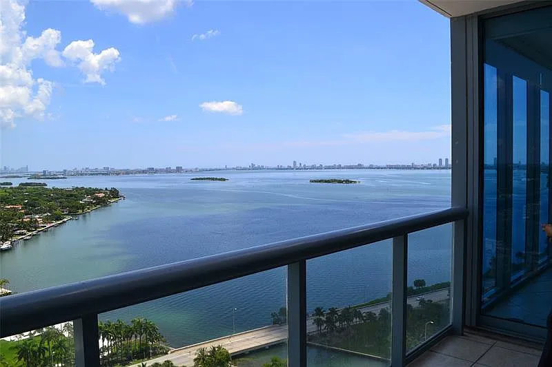2 bed, 2.5 bath, 1158 sqft, $4,750 — Photo 2