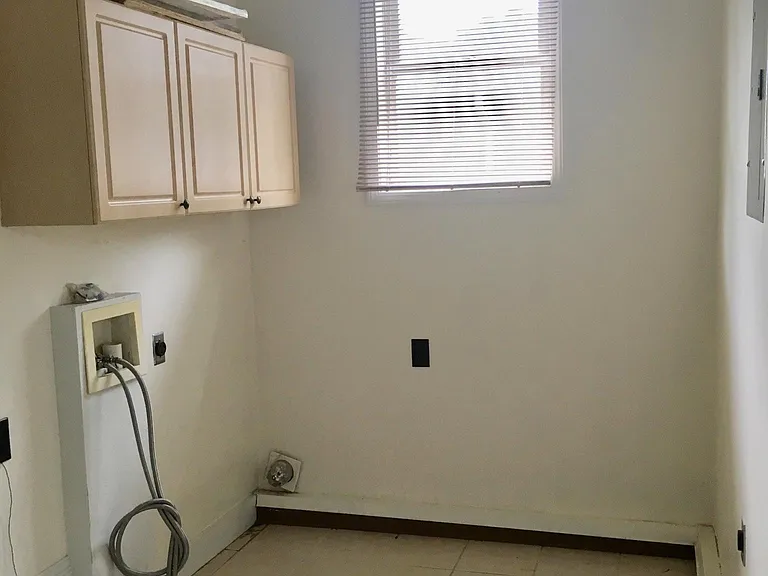 Laundry Room - Washer/Dryer Hookups