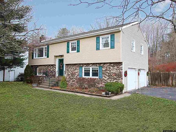 2nd image of 30 Woodridge St