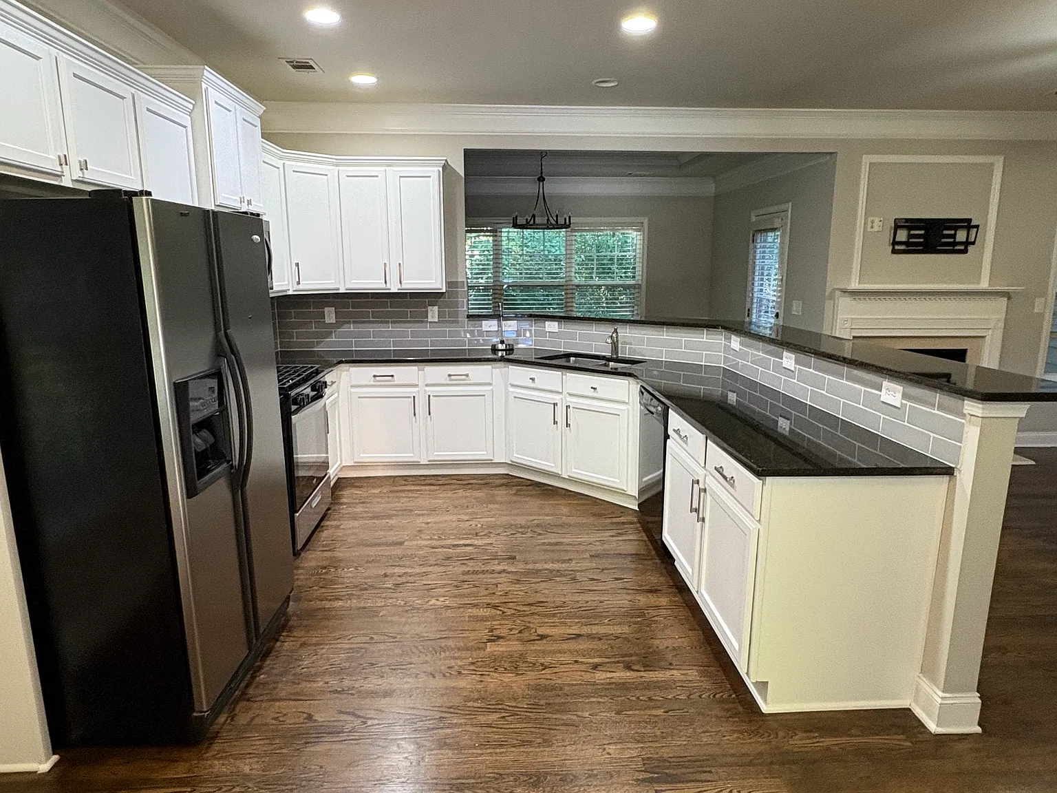 3 bed, 2.5 bath, 1898 sqft, $3,200 — Photo 3