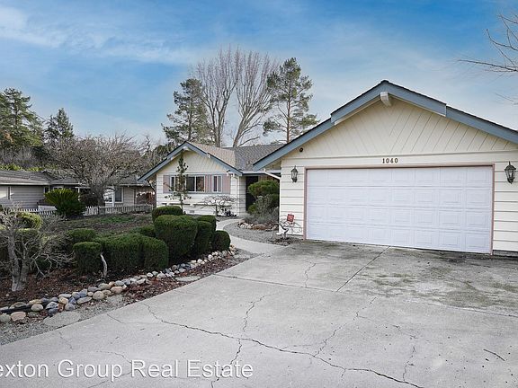 3rd image of 1040 Sanders Dr