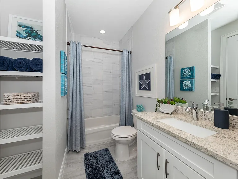 906 E Venice Ave — Photo 13