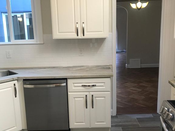 New Kitchen tile floors, granite counter tops, tile backsplash. New Samsung suite of appliances.