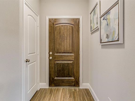4th image of 1404 Warringwood Dr
