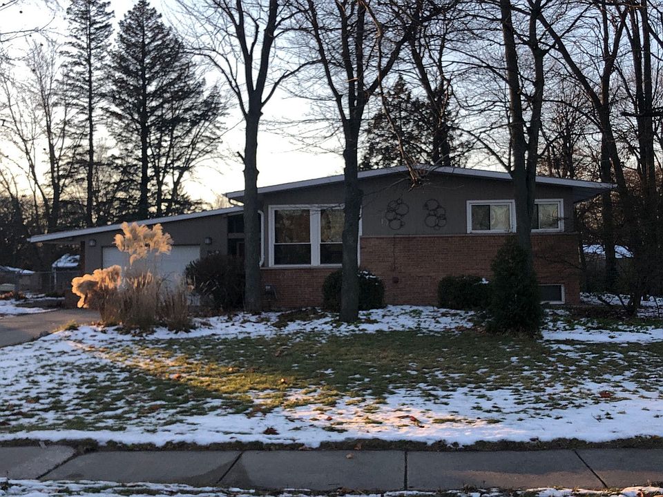 1st image of 3907 Chestnut Hill Dr