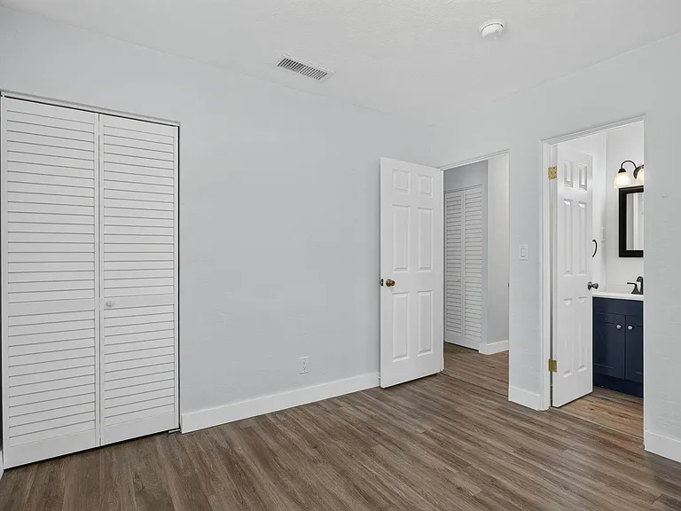 540 NE 61st Ct — Photo 22