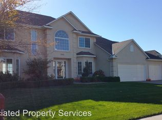 1233 Adrian Dr, Chaska, MN 55318