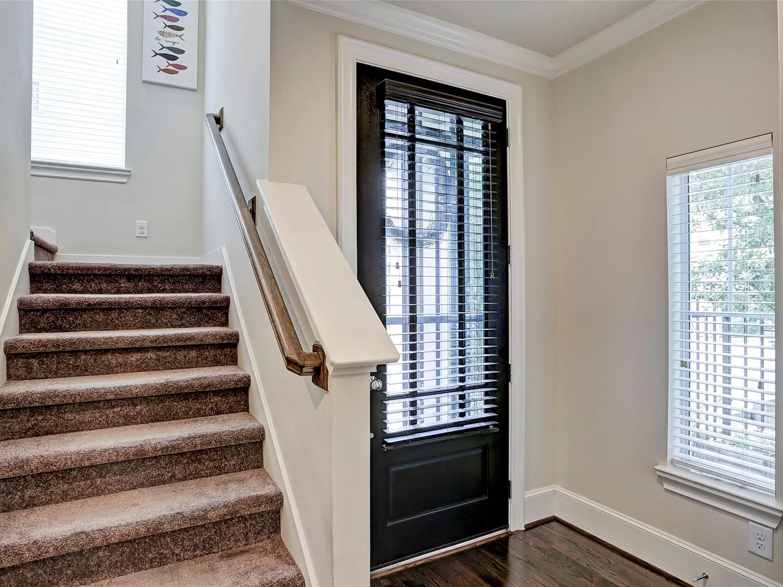3 bed, 3.5 bath, 2254 sqft, $3,200 — Photo 4