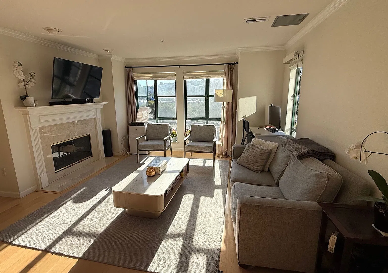 Epic REA - Amazing Spacious Twin Peaks 1 BR/1 BA Condo w/ Garage Parking — Photo 2