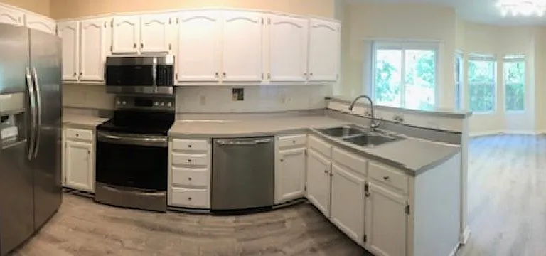 kitchen and breakfast area