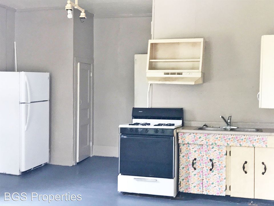 2nd image of 446 Miller St APT C