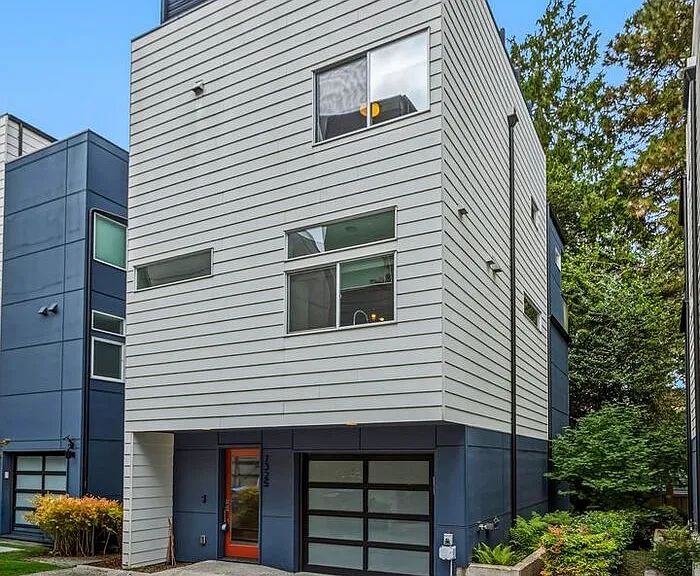 7325 Bainbridge Pl SW — Photo 1