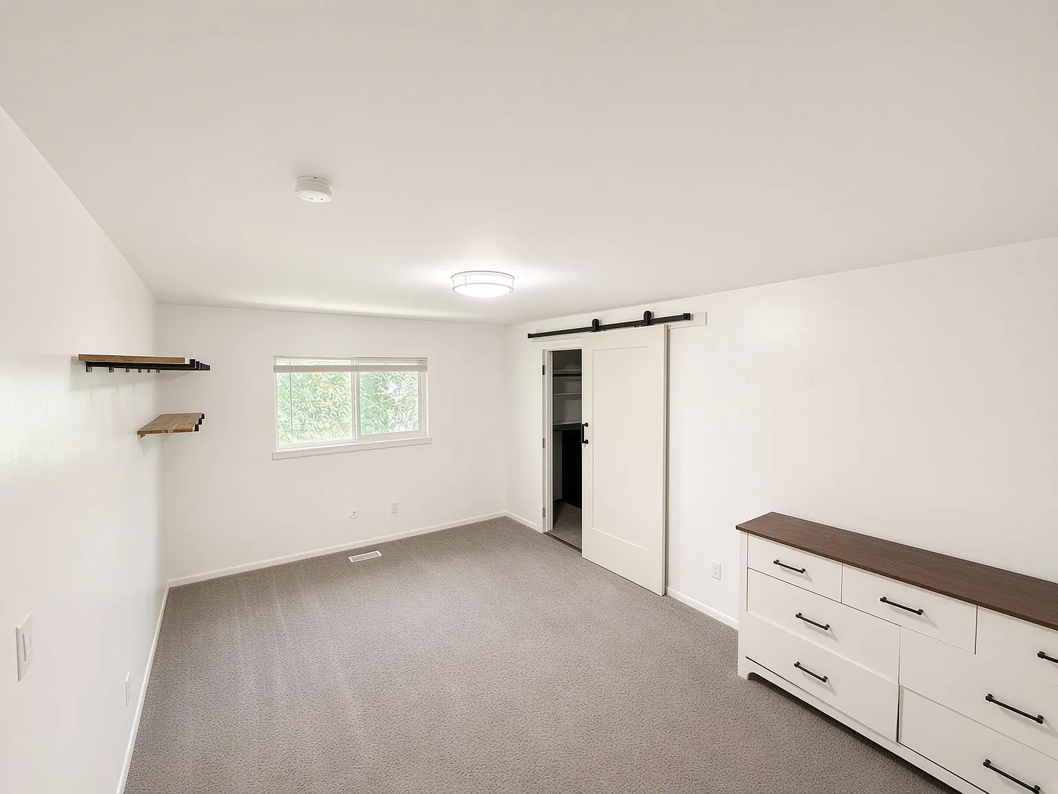 4538 S 700 E — Photo 1