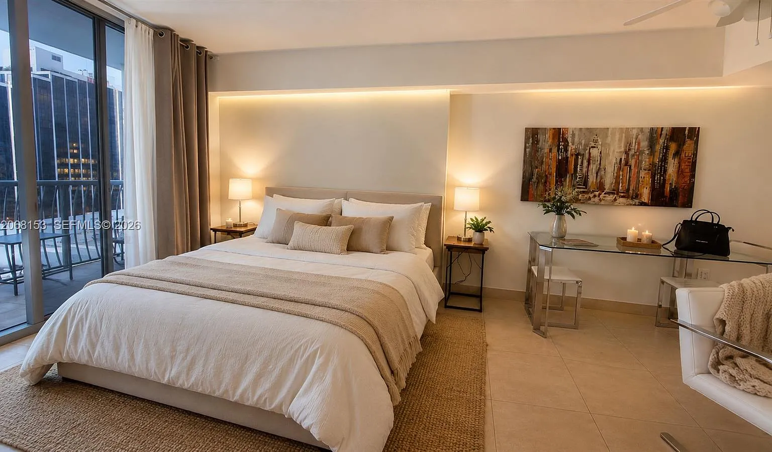 Opera Tower Condo — Photo 4