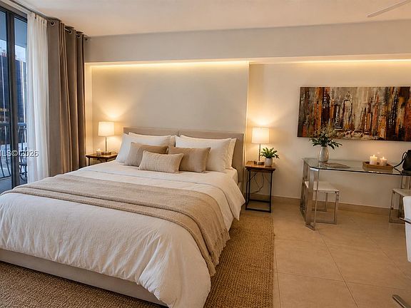 4th image of 1750 N Bayshore Dr #1908