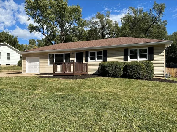 7607 Grandview Ln, Overland Park, KS 66204
