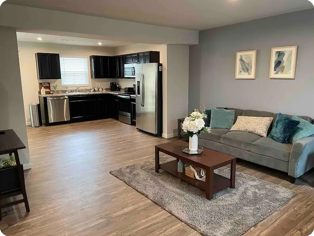 3 bed, 1220 sqft, $2,200 — Photo 4
