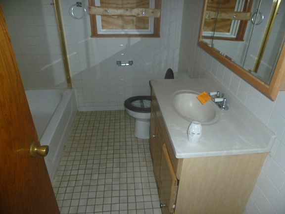 3rd image of 10206 S Saint Lawrence Ave