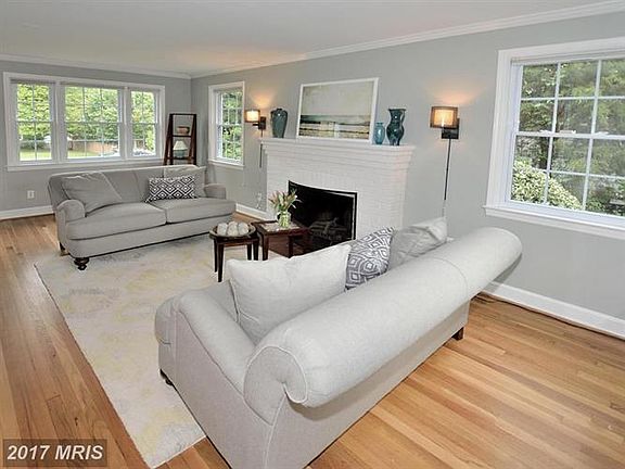 3rd image of 2840 Meadow Ln