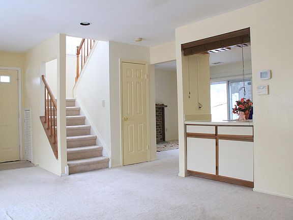 Living Rm to Stair