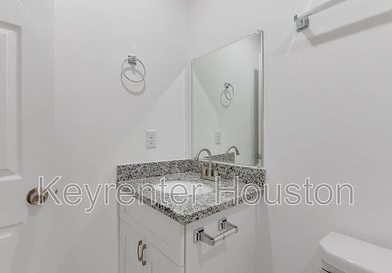 8126 Sterlingshire St #B — Photo 15