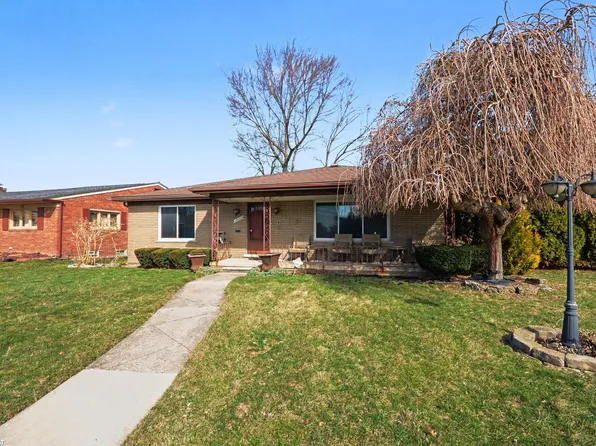 19063 Biscayne Ave, Eastpointe, MI 48021