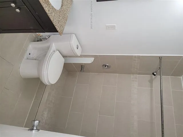 14389 Kendale Lakes Cir — Photo 7