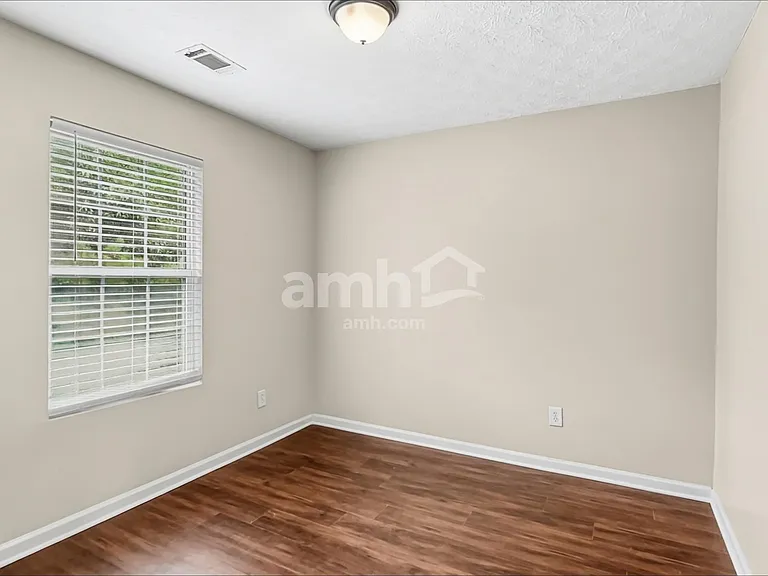 1509 Locomotive Dr NE — Photo 16