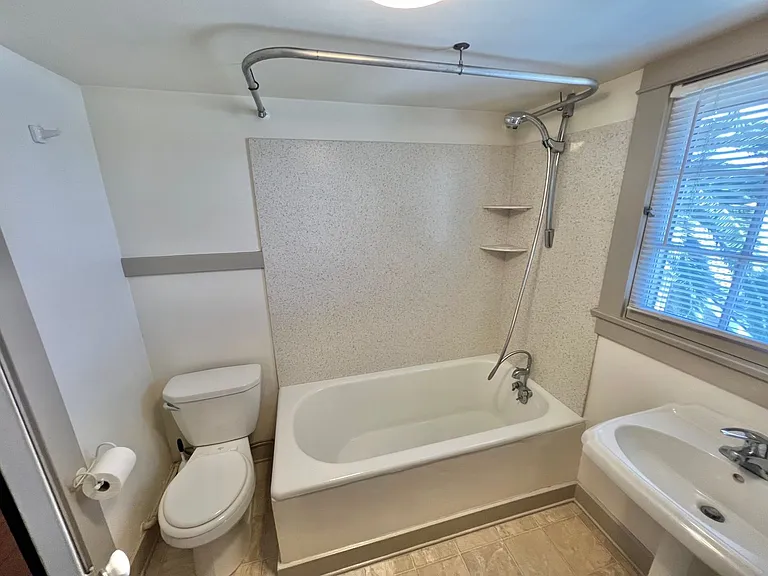 Historic Bluff Park 1BD Retreat | Top Floor Vintage Gem — Photo 6