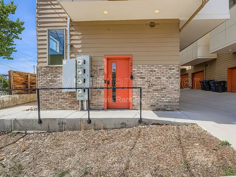1212 N Perry St — Photo 30