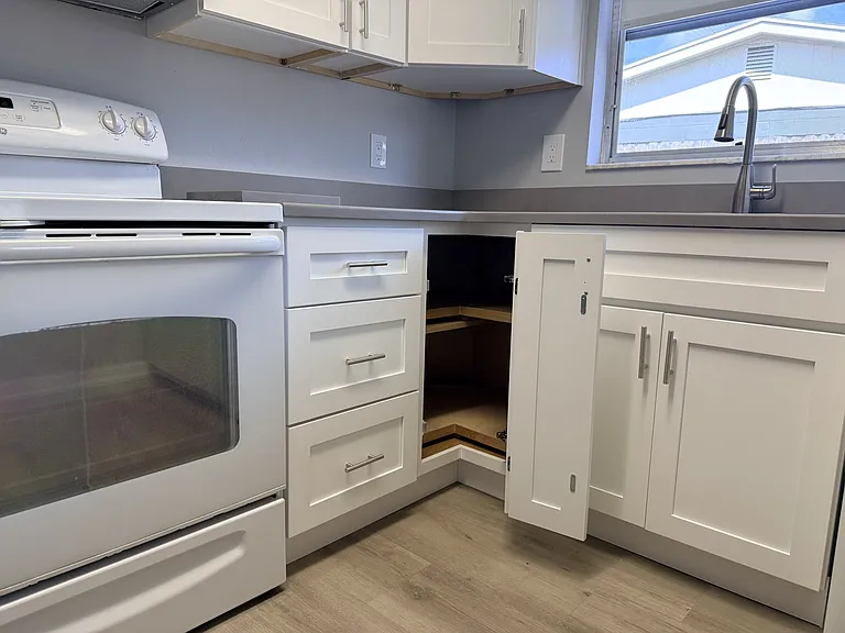 8437 Luray Dr — Photo 7
