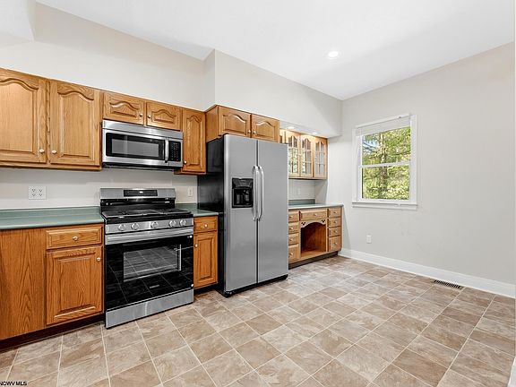 5th image of 1012 Chestnut Ridge Rd