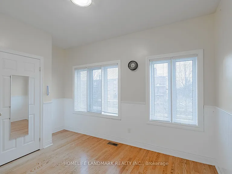 2283 Lake Shore Blvd W #B — Photo 21