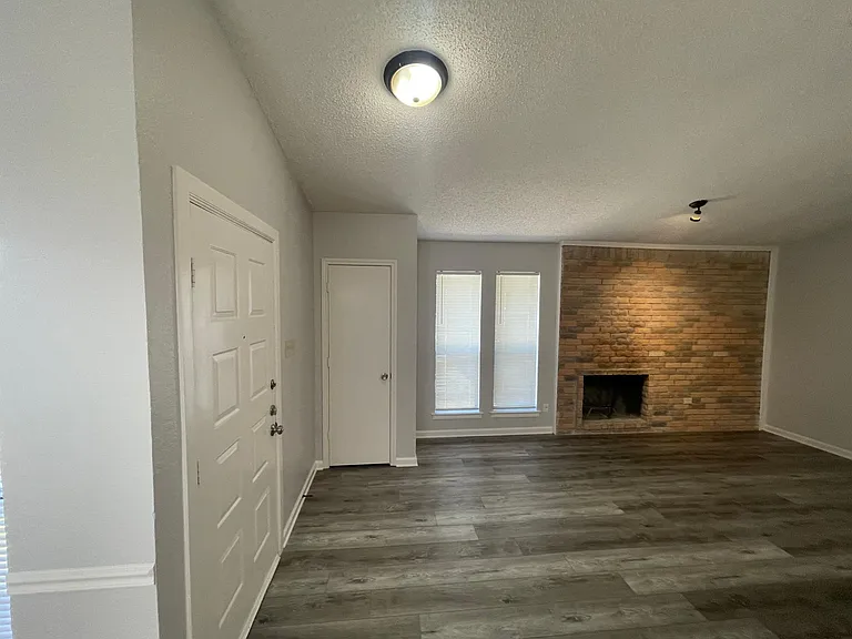 3403 S Meadow Dr — Photo 4