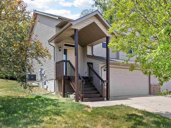 298 Hickory Ct, Tiffin, IA 52340