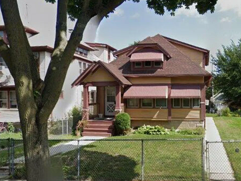N 17th St