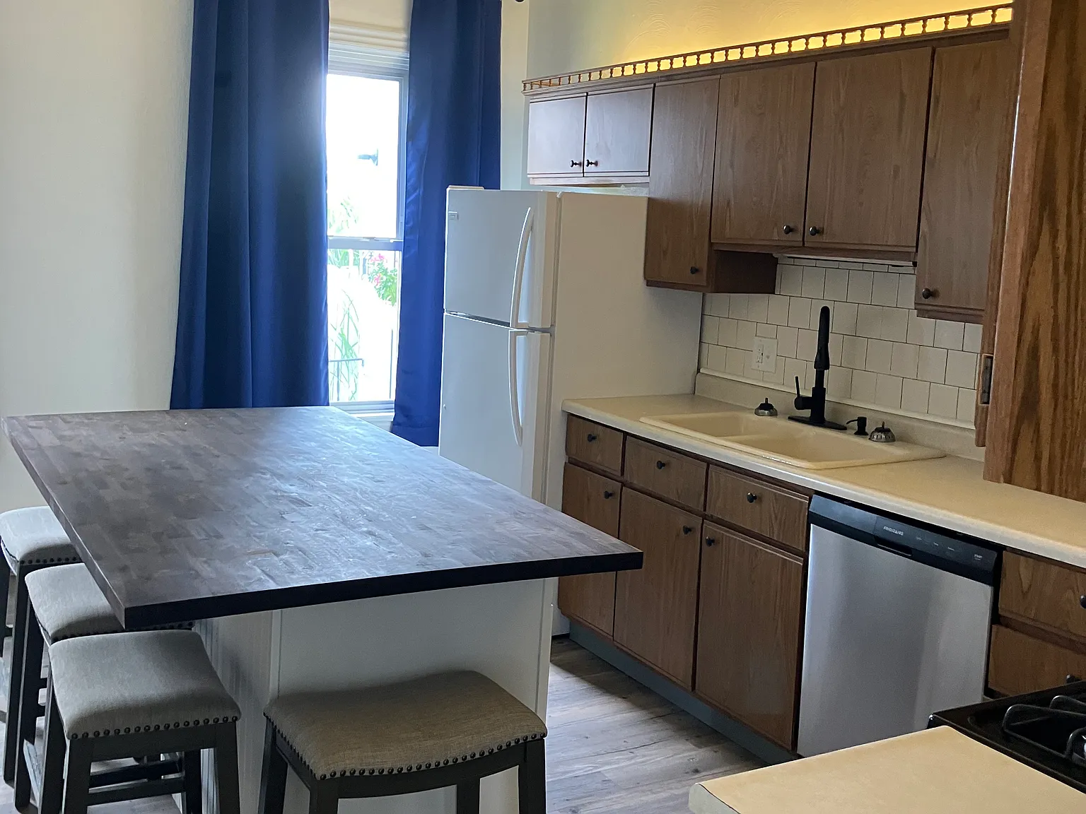 3 bed, 1350 sqft, $1,600 — Photo 2