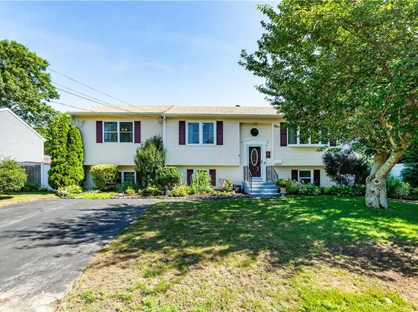 3 Glendale Ave, Warwick, RI 02889