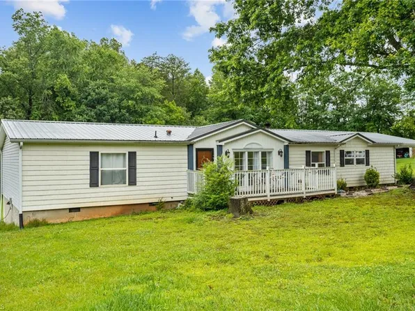 1030 Double Creek Ln, Pinnacle, NC 27043
