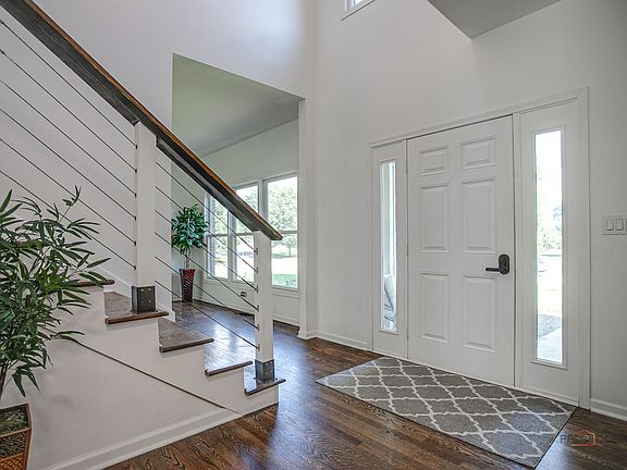 2nd image of 614 Aspen Ct