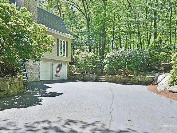 5th image of 55 Deerfield Dr