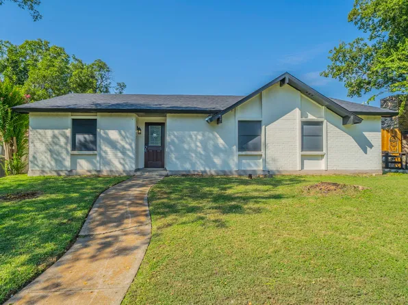 3305 Country Ln, Grand Prairie, TX 75052