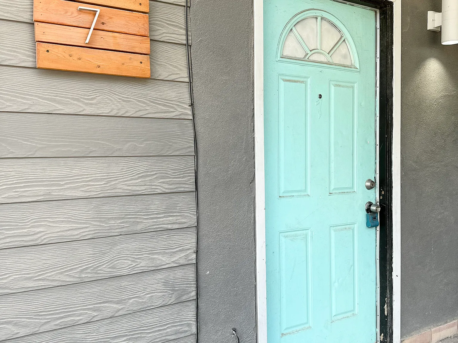 2 bed, 700 sqft, $800 — Photo 2