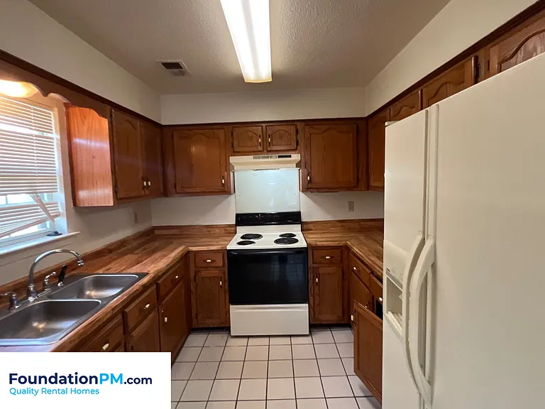 2485 Wellons Ave — Photo 3