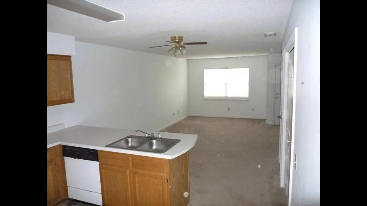 Building Photo - 12 Crosswinds Dr